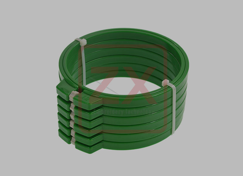 Arco de bordado verde anéis